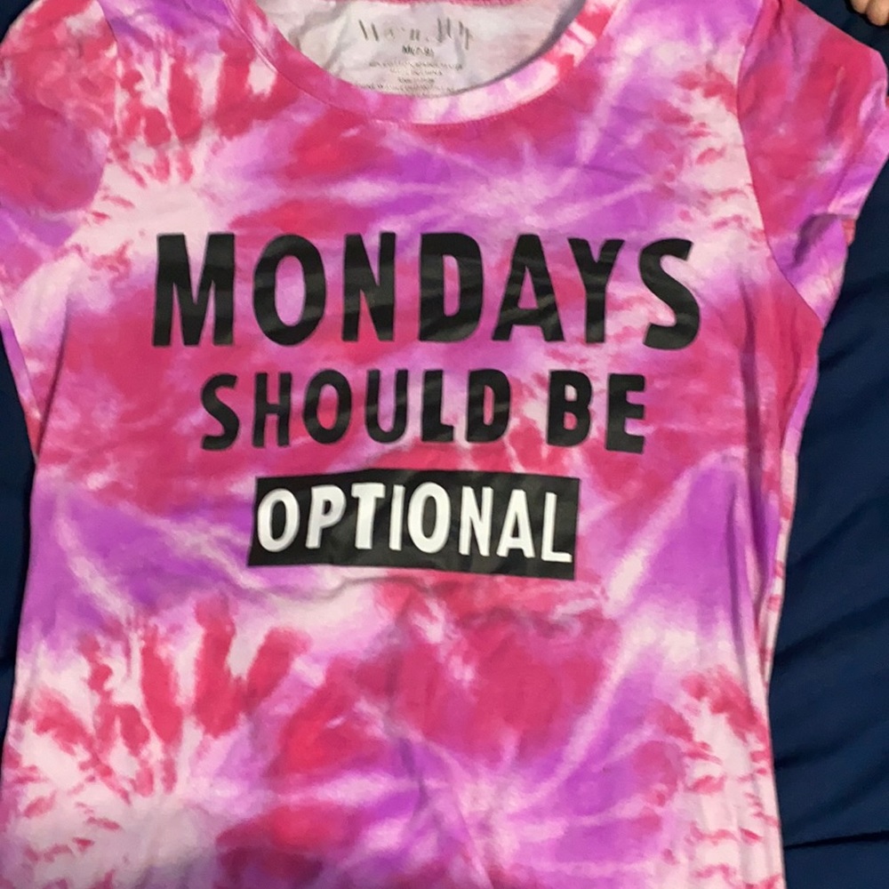 Tee shirt size M (7-9) never worn